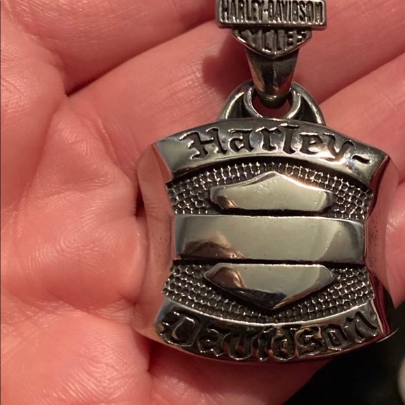 - Limited! Just In! HD Mens Necklace - Picture 3 of 6